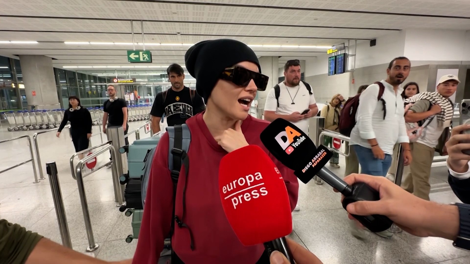 Melody regresa a España tras Eurovisión, niega "haber huido" y promete que hablará