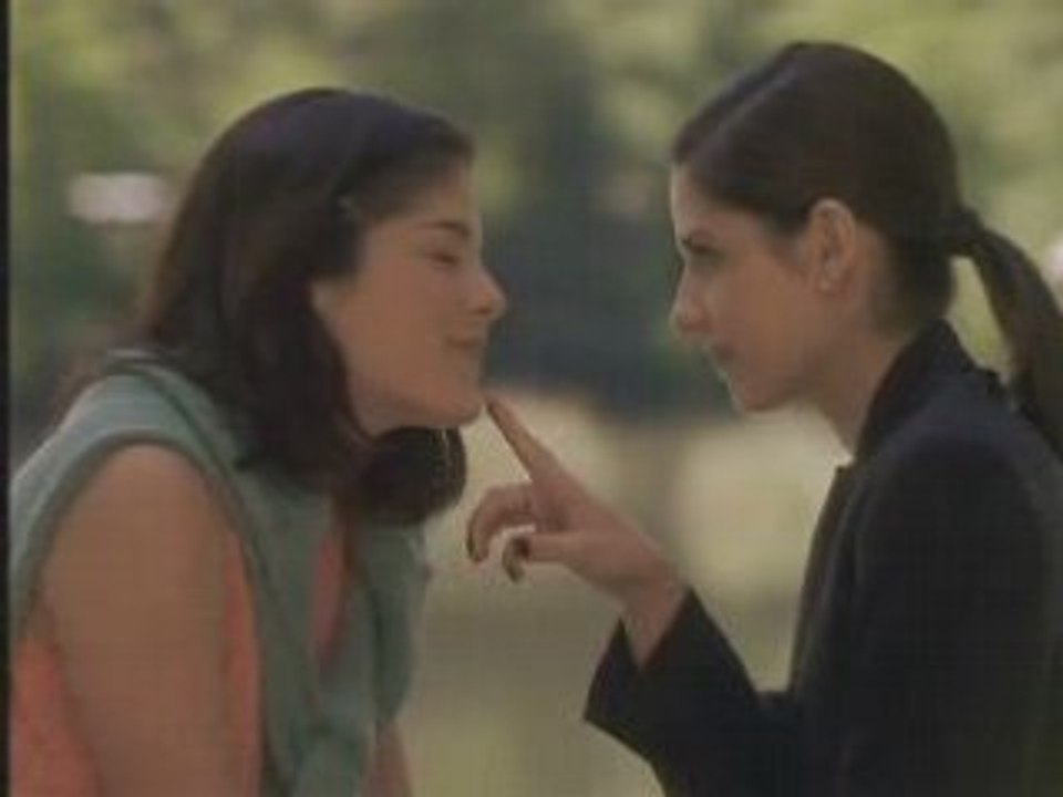 Sarah Michelle Gellar & Selma Blair -  Cruel Intentions