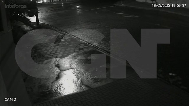 Câmera registra acidente entre Civic e Kwid na Rua Machado de Assis