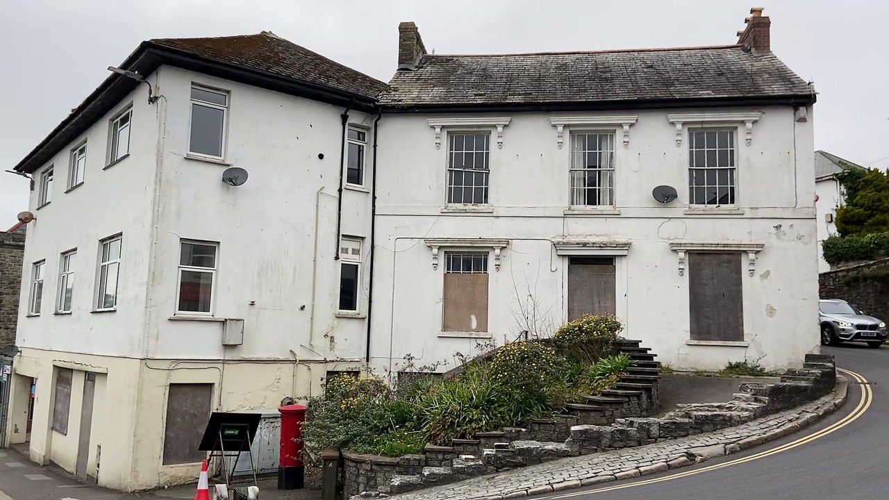 The rundown former General Wolfe pub in St Austell - Video by Andrew Townsend