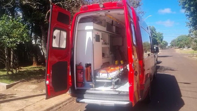 Ao tentar subir em telhado de residência, idoso sofre queda de escada e fratura o fêmur