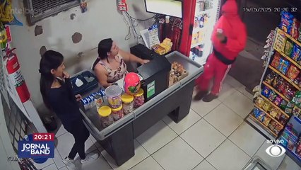 Dono de mercadinho reage a assalto e mata criminoso