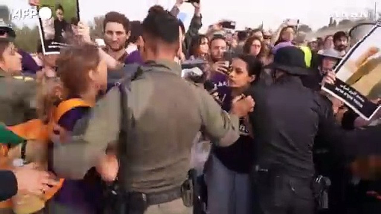 Israele, attivisti contro la guerra respinti dalla polizia a Sderot