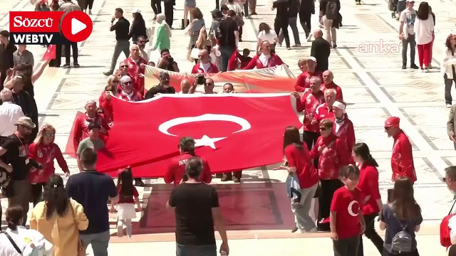 19 Mayıs’ta dört bir yandan vatandaş “Ata’mıza” minnettarız diyerek Anıtkabir’e akın etti