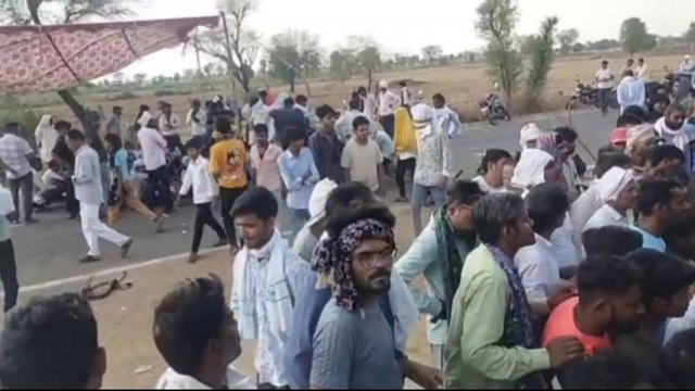 45डिग्री से भी ऊपर चढ़ा आक्रोश का पारा: सडक़ पर टेंट लगा शव रख मेगा हाइवे किया जाम