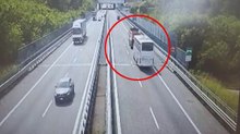 Il video dell'incidente a Lomazzo, il momento il cui il pullman con a bordo la scolaresca tampona violentemente il tir