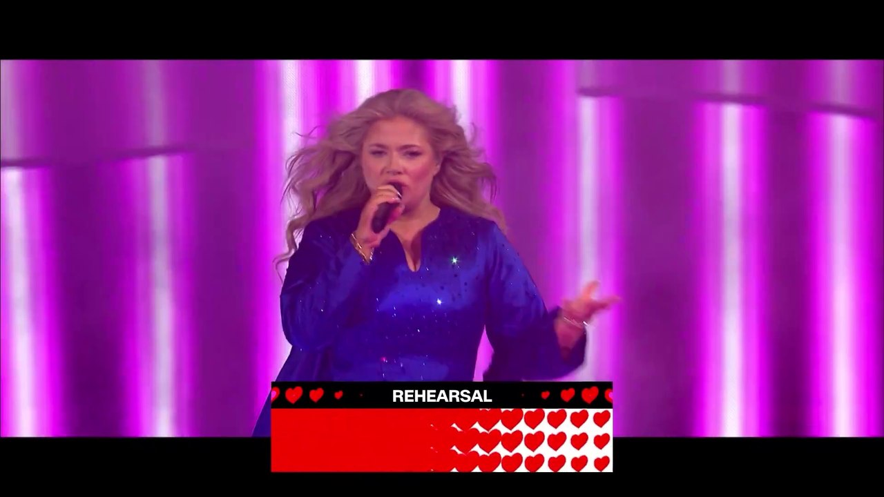 Du kan se et eksklusivt klip fra Sissals prøver på Eurovision-scenen | ESC 2025 | DR