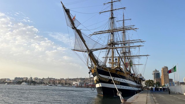 L?Amerigo Vespucci a Cagliari: l?arrivo della nave pi? bella del mondo al porto