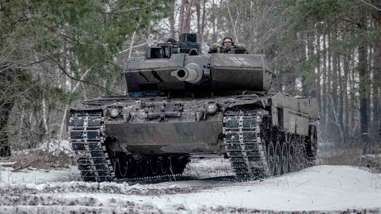 ロシアの映像がレオパルト2戦車の破壊を示し、西側戦車の有効性に関する議論を呼ぶ