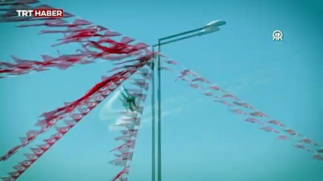 Türk Yıldızları ve SOLOTÜRK, gösteri uçuşu yaptı