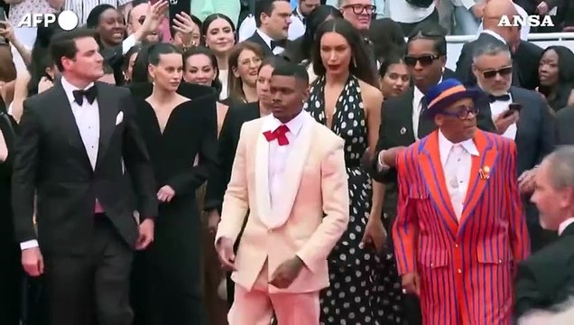 Cannes, il cast di Highest 2 Lowest sfila sul tappeto rosso