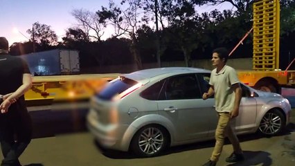 Ford Focus e caminhão cegonha se envolvem em acidente no Parque São Paulo