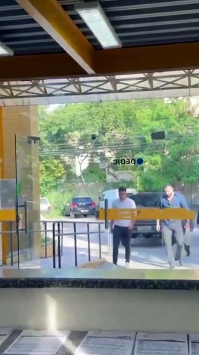 Após quase um ano foragido, influencer que matou homem atropelado se entrega