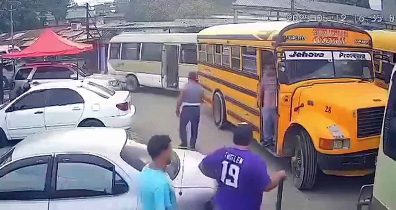 Cobradores de buses protagonizan pelea en San Pedro Sula
