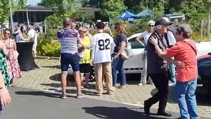 Vidéo avec les Dionys ... à la foire de la St Fort (3)
