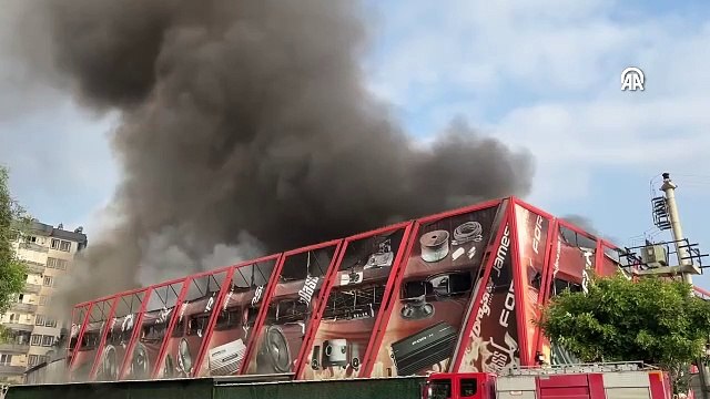 Mersin'de ses ve görüntü sistemleri üretilen fabrikada yangın çıktı
