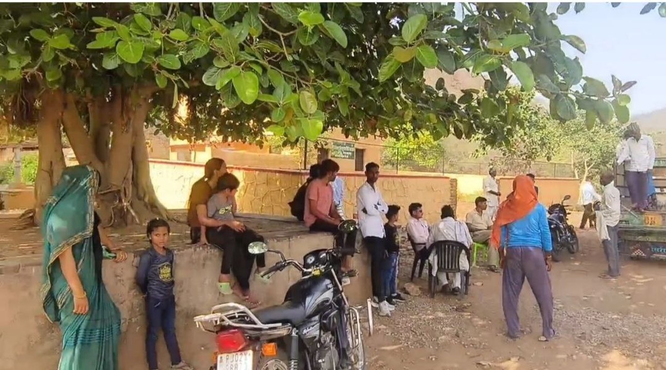 पांडुपोल हनुमान मंदिर का रास्ता बंद, श्रद्धालु परेशान; ग्रामीणों में भारी रोष