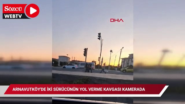 Arnavutköy'de iki sürücünün yol verme kavgası kamerada