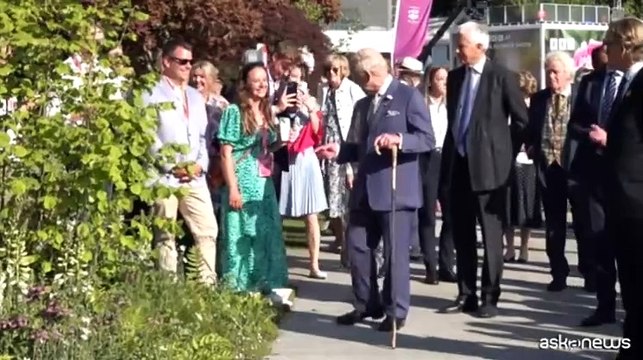 Re Carlo III e la regina Camilla visitano la London flower show