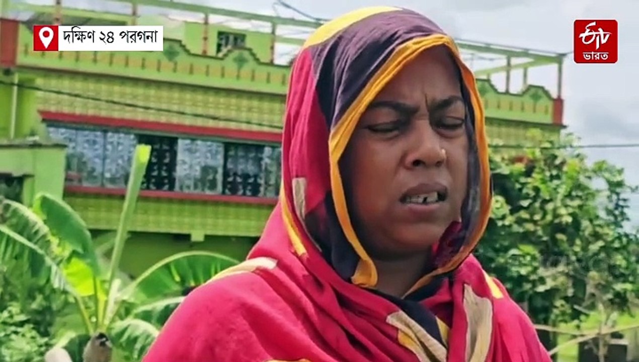 কাঠের সেতুর বিপজ্জনক অবস্থা, জীবনের ঝুঁকি নিয়ে পারাপার পড়ুয়া থেকে গর্ভবতীদের