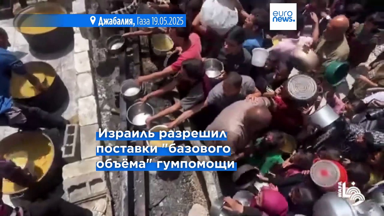 Первые грузовики с гуманитарной помощью въехали...