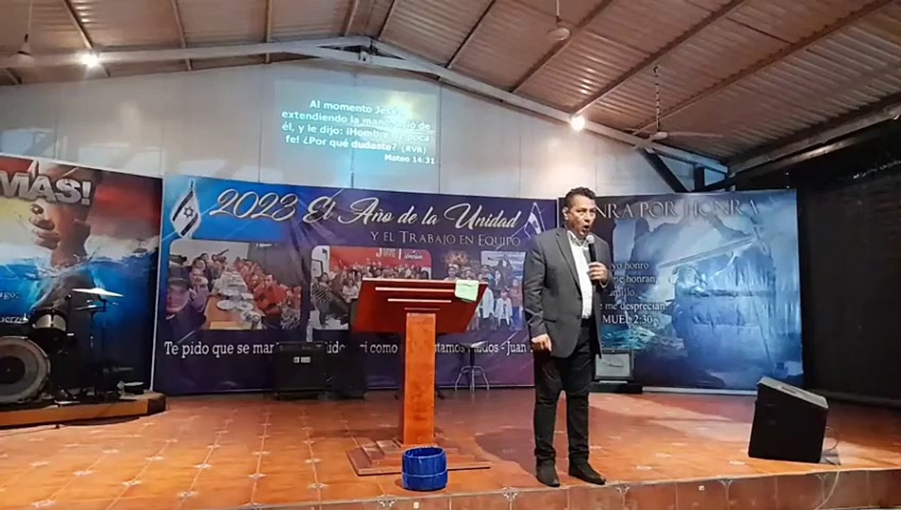 #AL_AGUA_Del_dicho_al_hecho_NO_HAY_TRECHO! - Dios a escrito en el ADN de cada ser su misión y razón de ser, se aprende por observación imitación y repetición, Dios viene al mundo en forma humana y NOS ENSEÑA como dejar de ser gatos p~