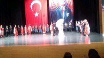 İlkokullu miniklerin 19 Mayıs gösterisi