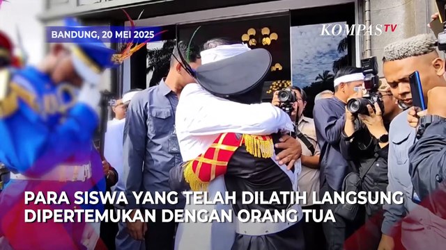 Momen Tangis Haru Dedi Mulyadi Peluk Siswa yang Lulus dari Barak Militer