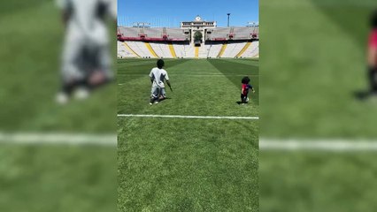 El ritual de Raphinha: recorre Montjuic de rodillas