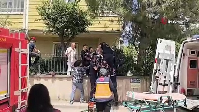 Çit demiri bahçe duvarından atlayan çocuğun bacağına ok gibi saplandı