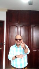 Camisa mangas largas con jeans marrones