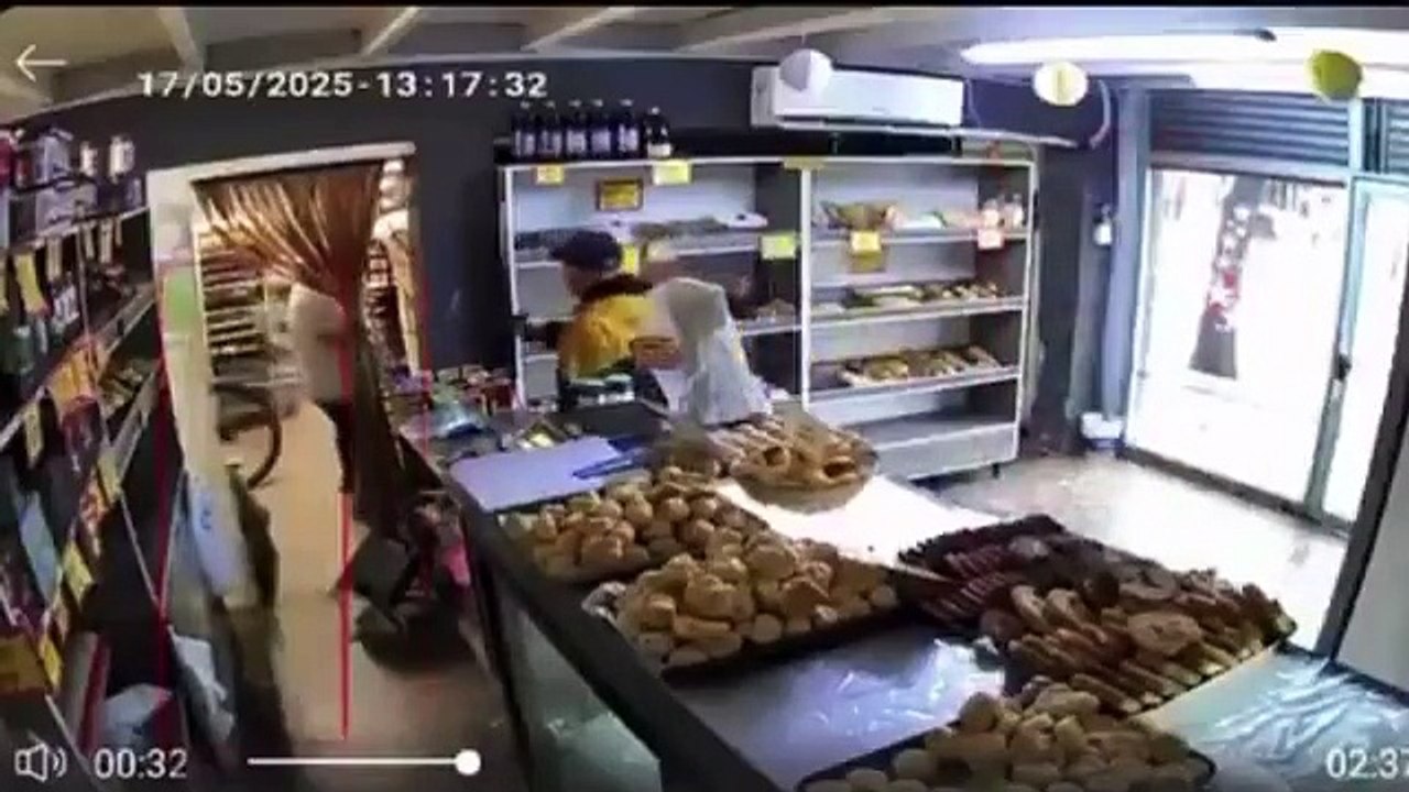 SIMULARON SER CLIENTES