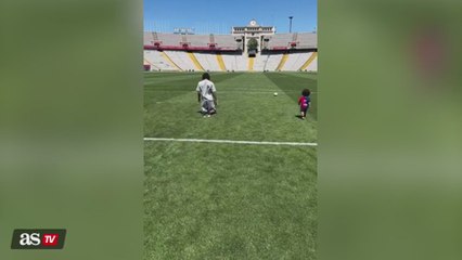 Raphinha crosses Montjuïc on his knees in emotional tribute after Barcelona's season of success