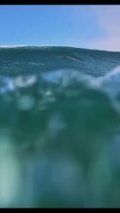 Quería grabar una ola mientras surfea y consigue una obra maestra