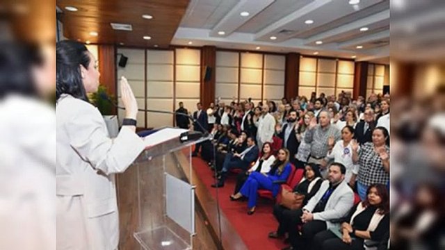 82 extranjeros se convierten en dominicanos