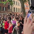 🇫🇷 Toulouse : concert surprise de Deluxe en plein air, plus de 1500 fans en folie ! 🔥