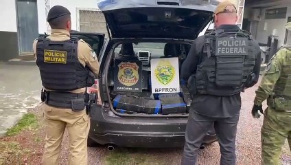 Jovem de 19 anos tenta fugir da Polícia com Mais de Meia Tonelada de Maconha em Alta Velocidade