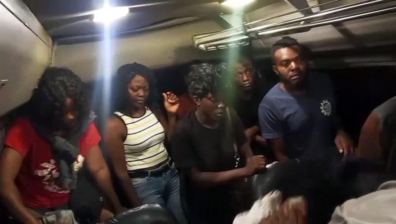 En autobús de transporte público detienen 12 inmigrantes haitianos indocumentados en Dajabón