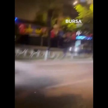 Bursa'da cesur Türk kadını Atatürklü Türk bayrağını yaktırmadı!