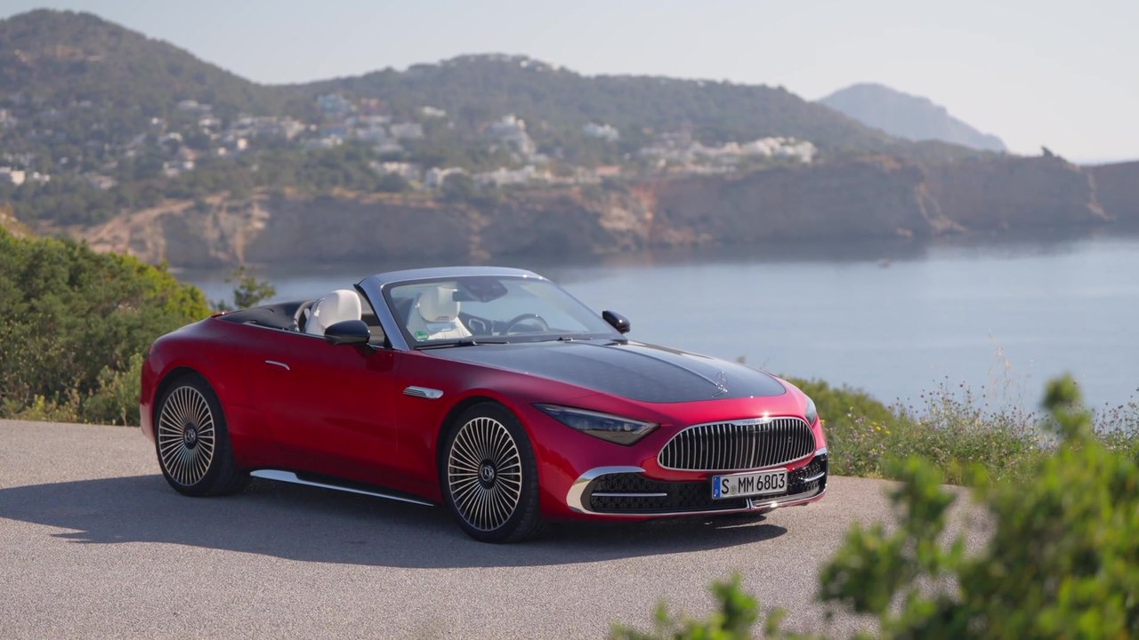 Der neue Mercedes-Maybach SL Monogram Series - Motorhaube mit eingearbeitetem Maybach Pattern im innovativen PixelPaint-Verfahren