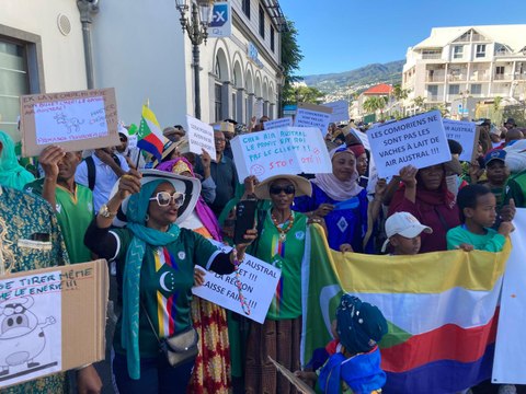 Un collectif le rétablissement d'urgence d'une liaison Réunion-Comores