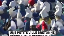 Record du monde de rassemblement de Schtroumpfs en Bretagne