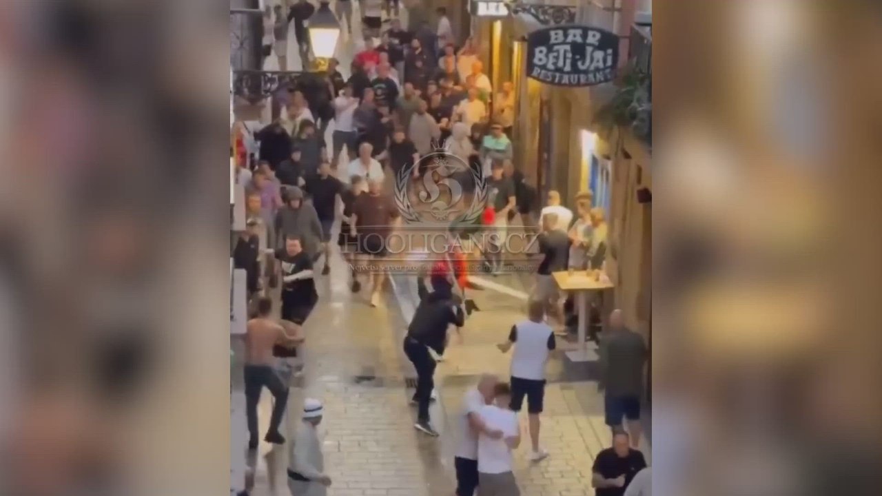 Batalla campal entre hooligans ingleses en San Sebastián