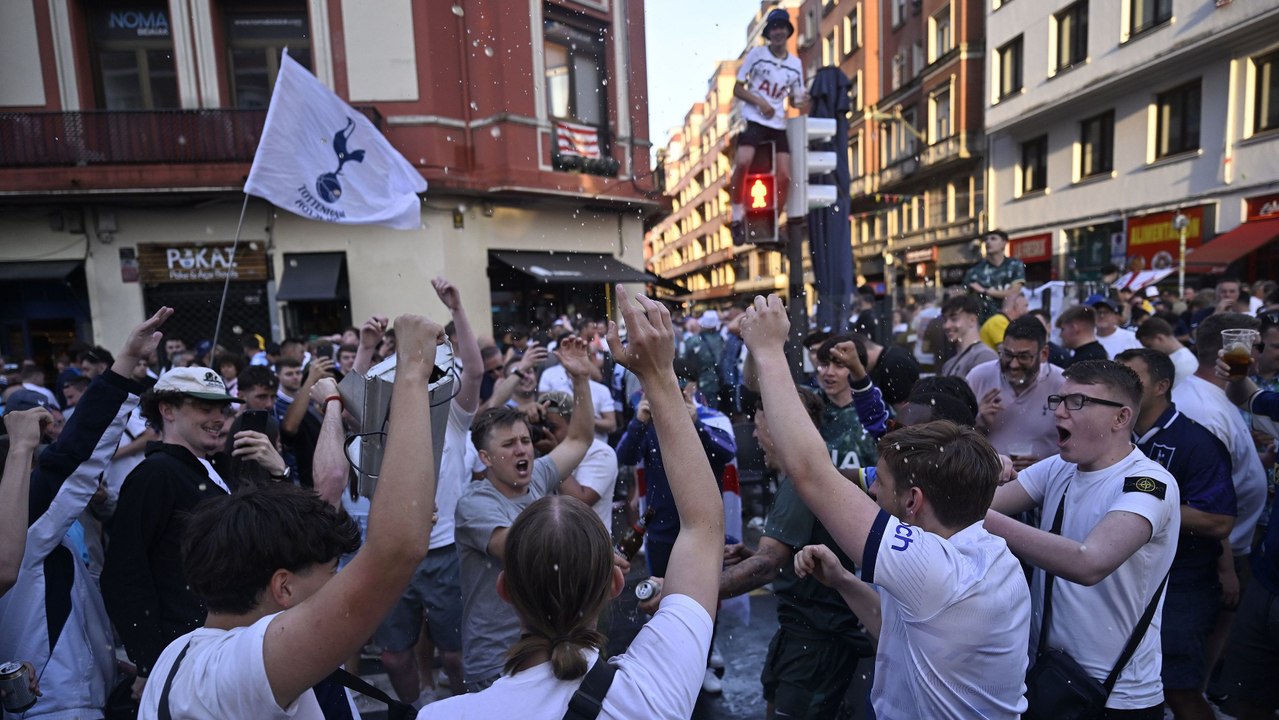 Spurs- und United-Fans erobern die Straßen Bilbaos