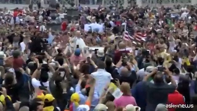Per il Papa giro in papamobile e prima udienza generale a San Pietro