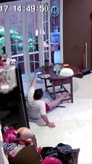 Man Tries to Chase Away Gecko and His Chair Breaks in Process
