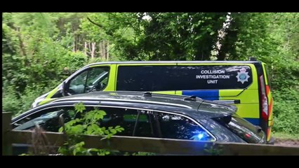 Major Collision in Perton: Minibus and Car Involved 🚗🚙