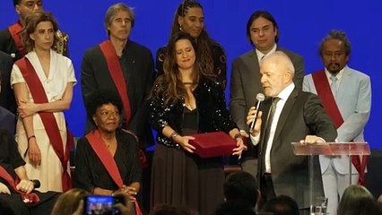 Lula retoma entrega de honoraria cultural; Fernanda Torres foi homenageada