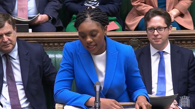 Kemi Badenoch clashes with Keir Starmer over rising interest rates.mp4