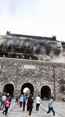 Torre de 600 anos desaba na China